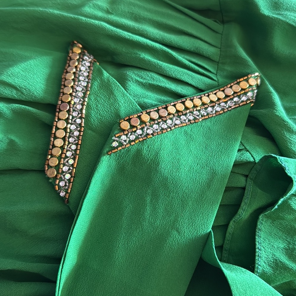 Elegant Green Tiered Dress - Picture 4 of 5
